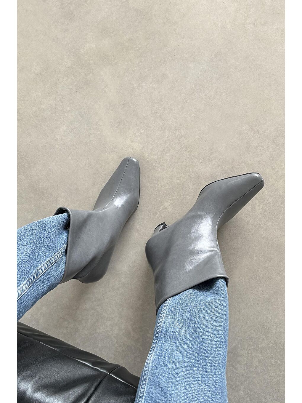 Viva Kadın Kırışık Deri Bot Gri