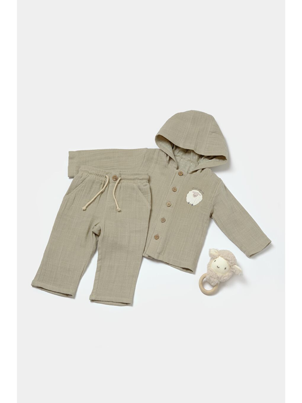 Unisex Bebek Pamuklu Yeşil Müslin Kapüşonlu Ceket Ve Pantolon Takım – Koyun Nakış Detaylı