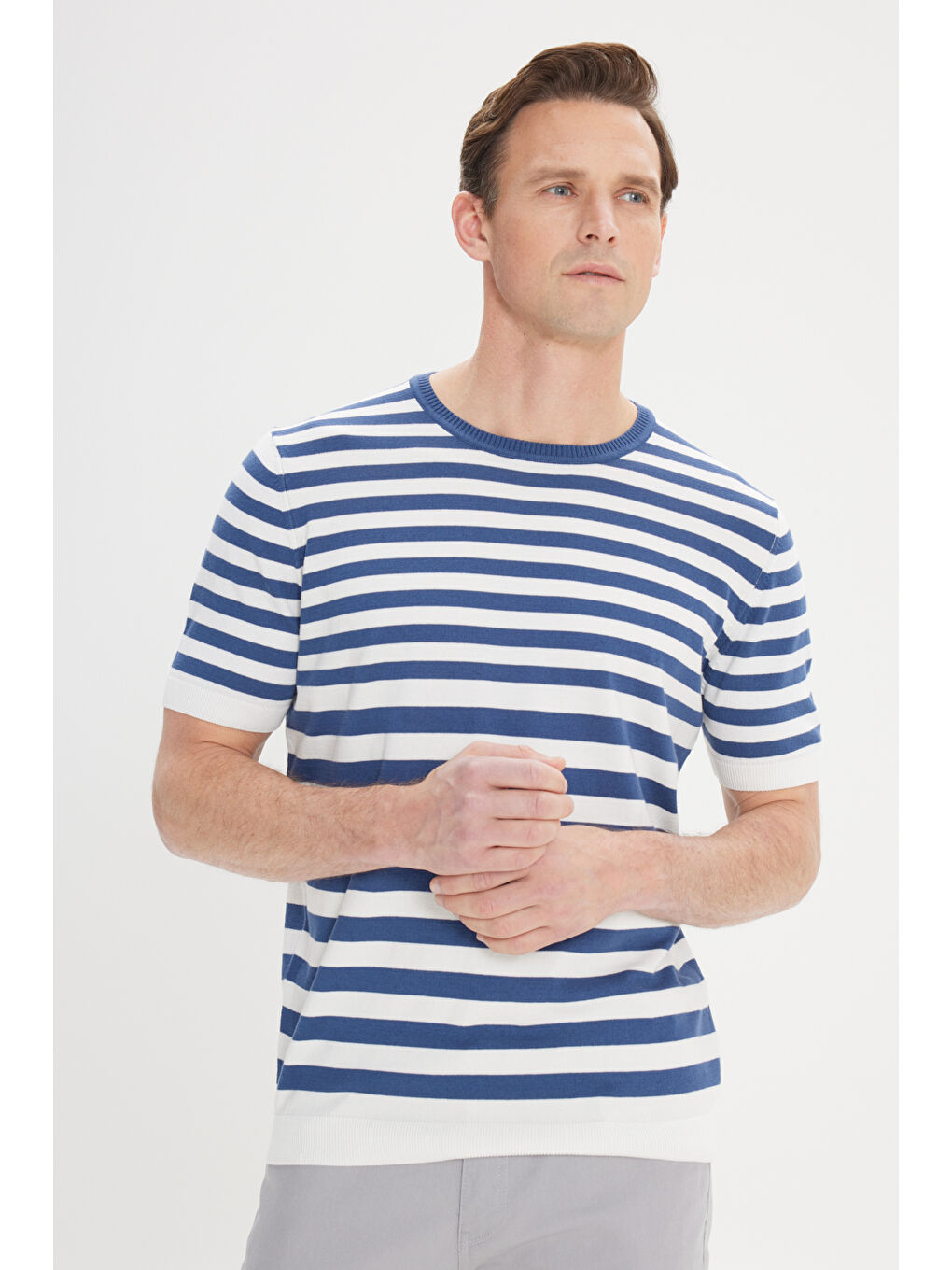 Erkek Lacivert-Beyaz Slim Fit Dar Kesim %100 Pamuk Çizgili Bisiklet Yaka Triko Tişört-3