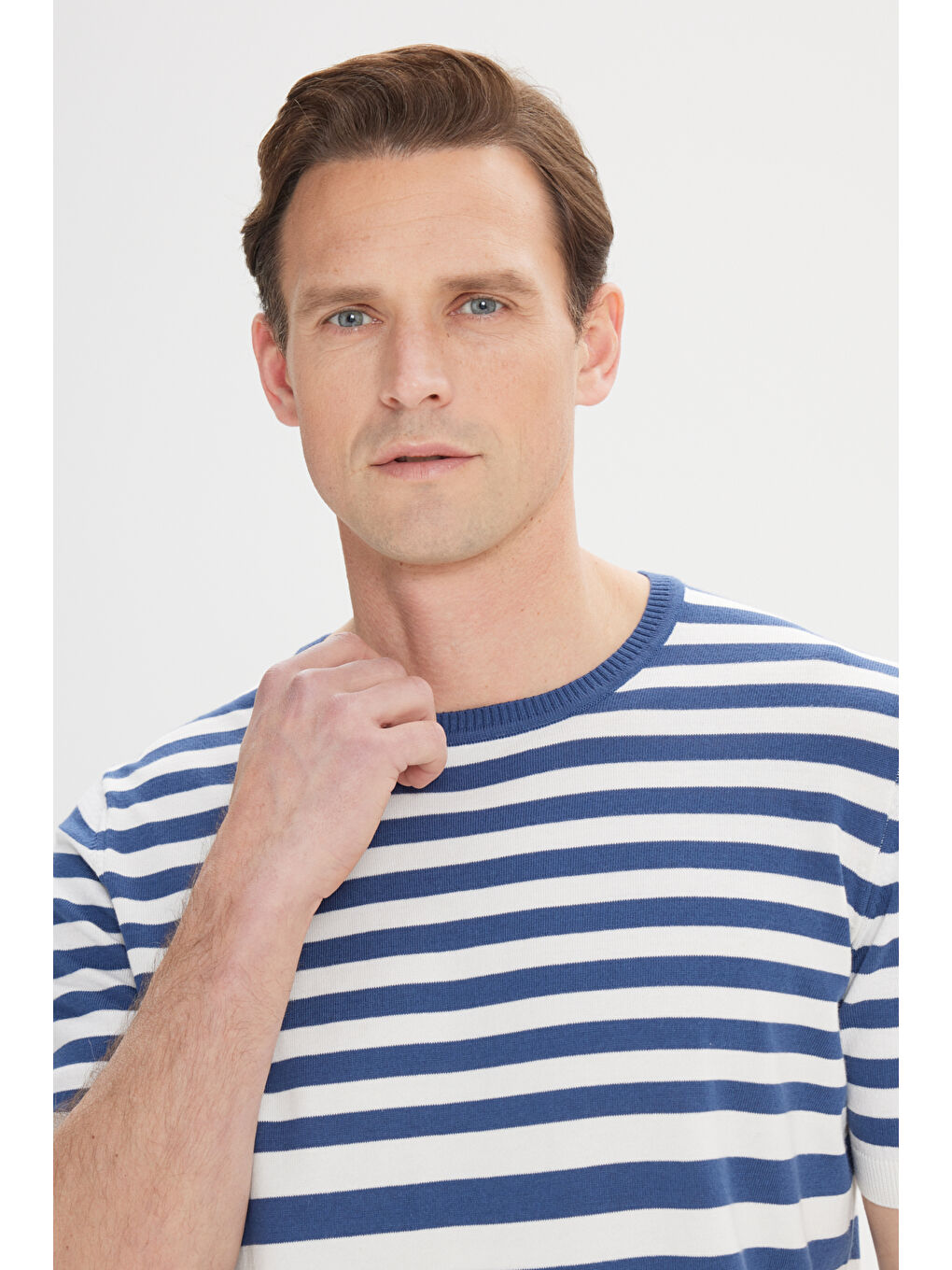 Erkek Lacivert-Beyaz Slim Fit Dar Kesim %100 Pamuk Çizgili Bisiklet Yaka Triko Tişört-4