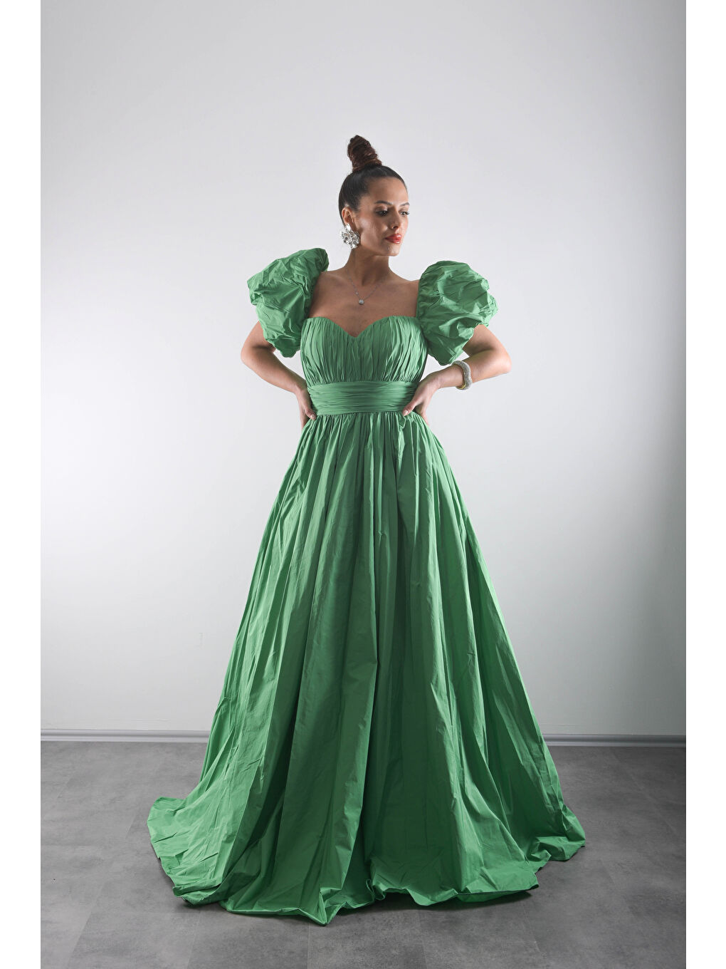 Yeşil Straplez Balon Kollu Drapeli Astarlı Kabarık Lüks Tafta Elbise