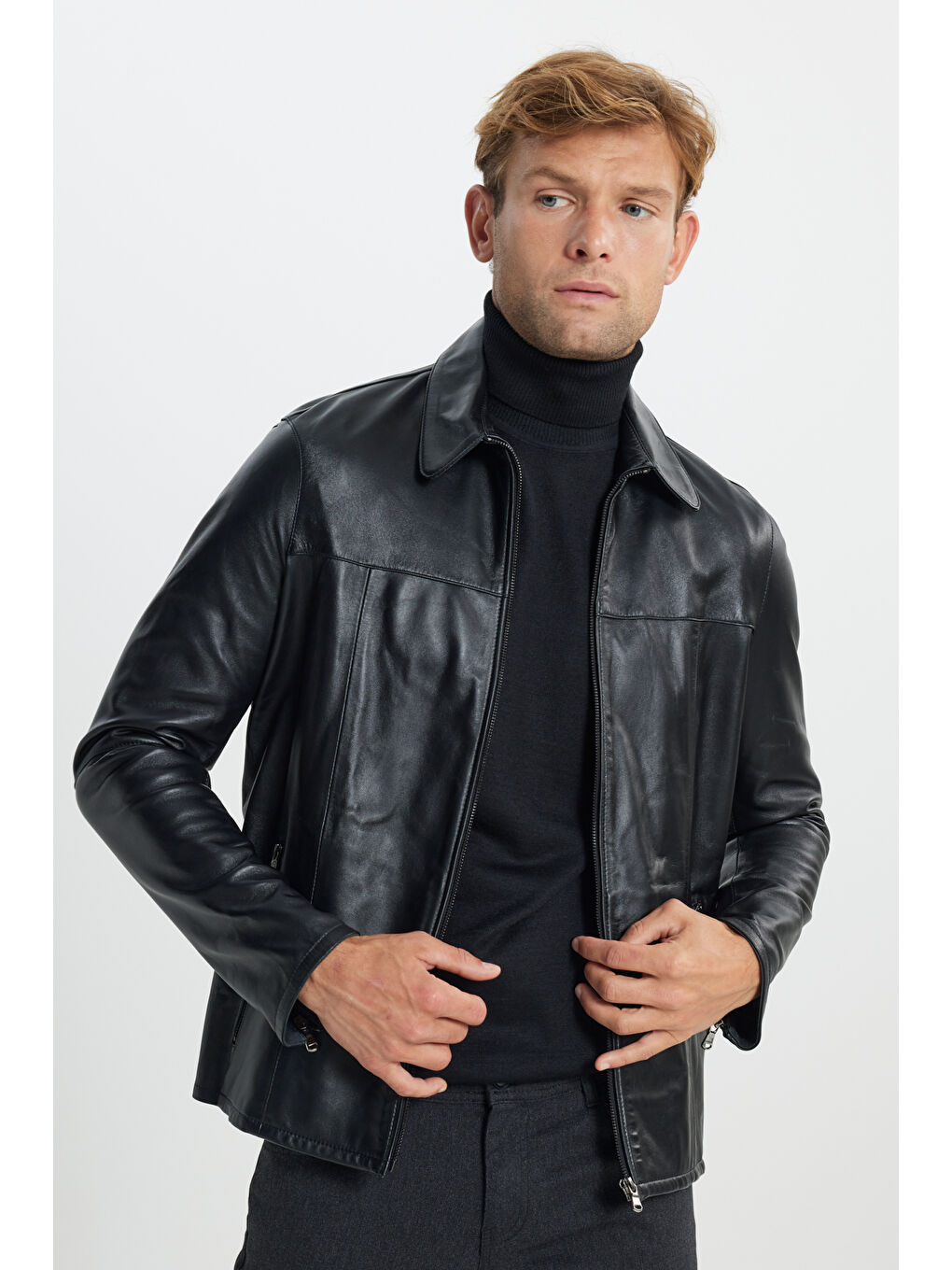 Erkek Siyah Standart Fit Normal Kesim %100 Hakiki Deri Dik Yaka Ceket