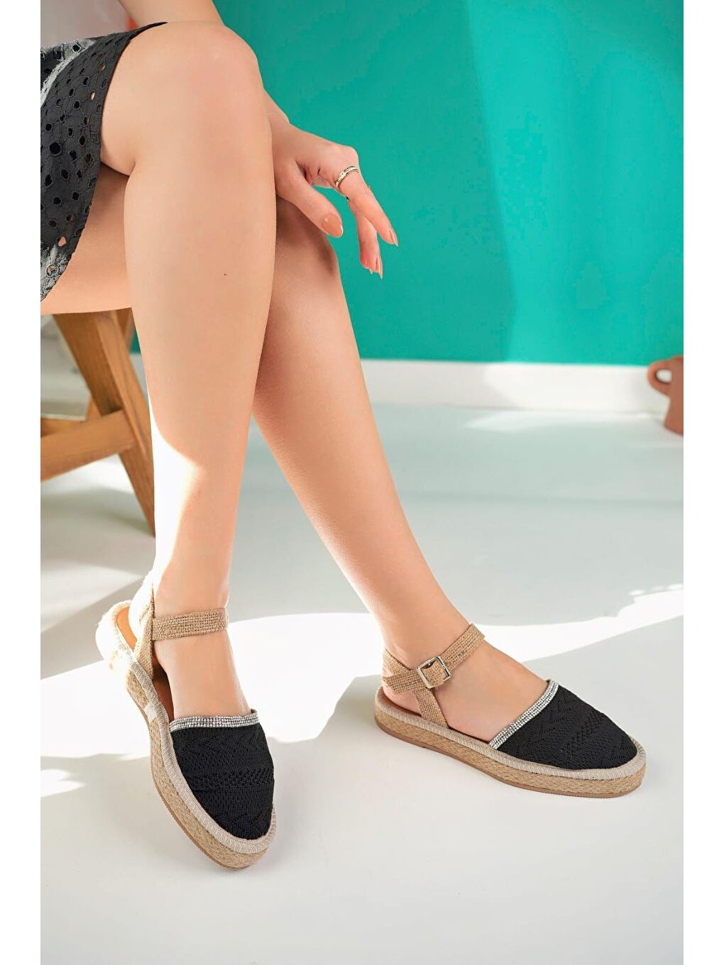 Siyah Glara Önü Kapalı Hasır Görünümlü Kadın Triko Sandalet-1