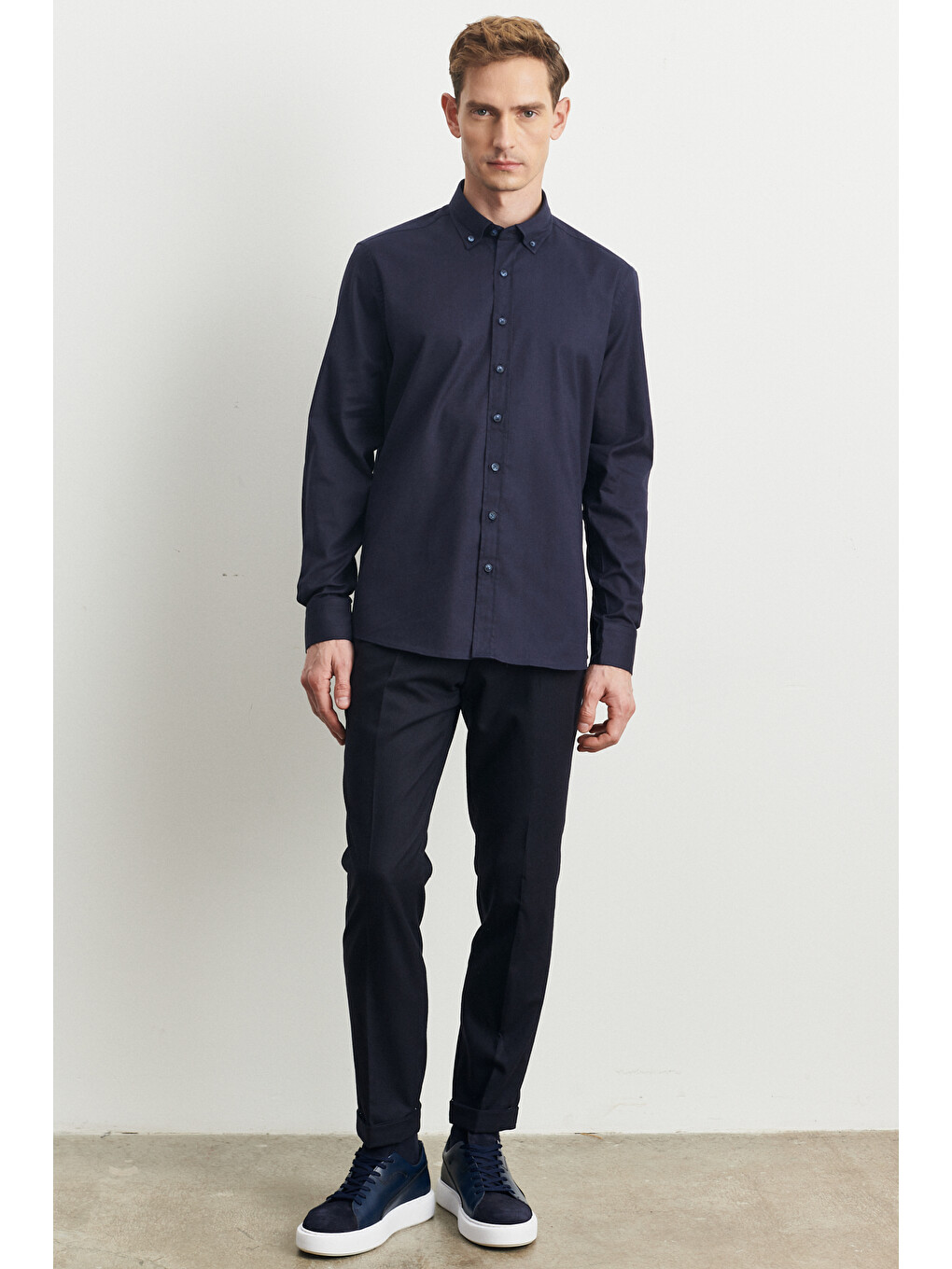 Erkek Lacivert Slim Fit Dar Kesim Düğmeli Yaka Gabardin Desenli Gömlek-1