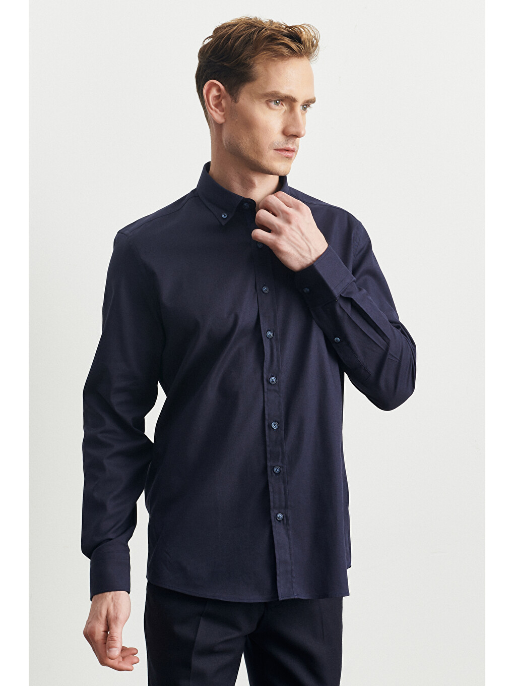 Erkek Lacivert Slim Fit Dar Kesim Düğmeli Yaka Gabardin Desenli Gömlek-3