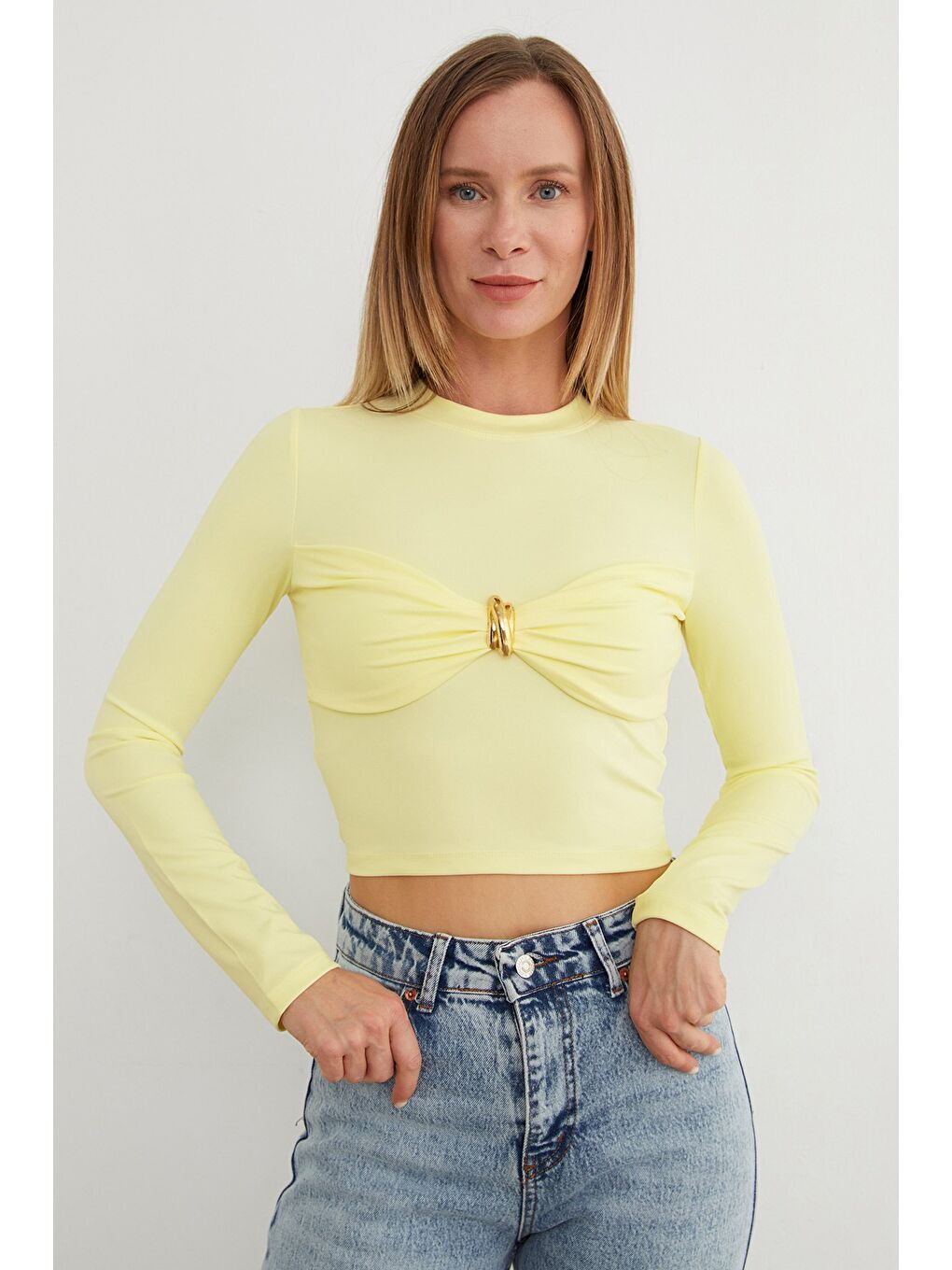 Sarı Önü Düğümlü Toka Aksesuarlı Bluz-2