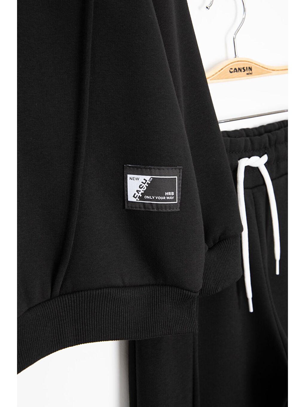 Siyah Erkek Çocuk Arma Detaylı Şardonlu Eşofman Takımı 23349-3