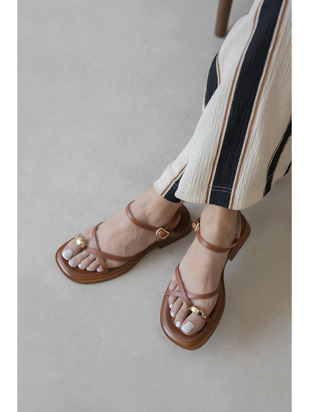 Kahverengi Vichenza Kadın Parmak Arası Sandalet Taba