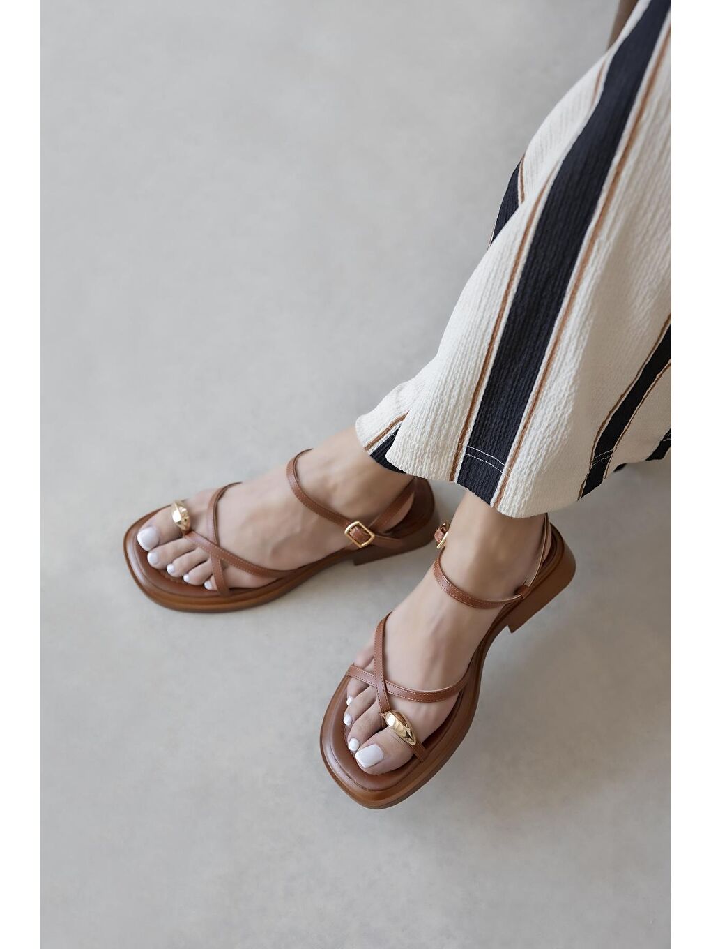 Kahverengi Vichenza Kadın Parmak Arası Sandalet Taba-1