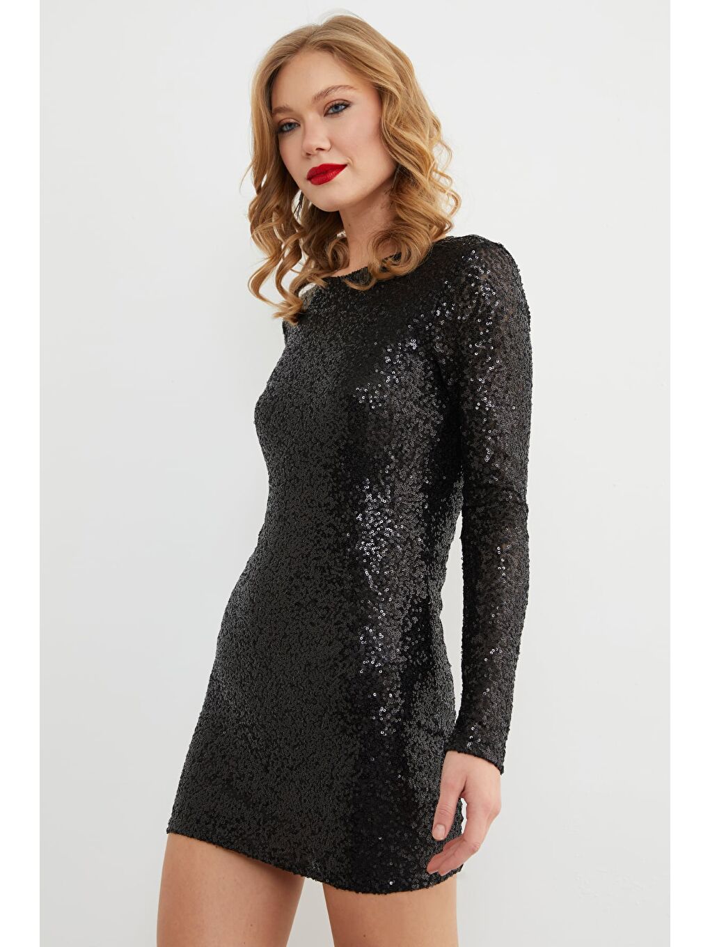 Siyah Sırt Dekolteli Pul Payet Mini Elbise-3