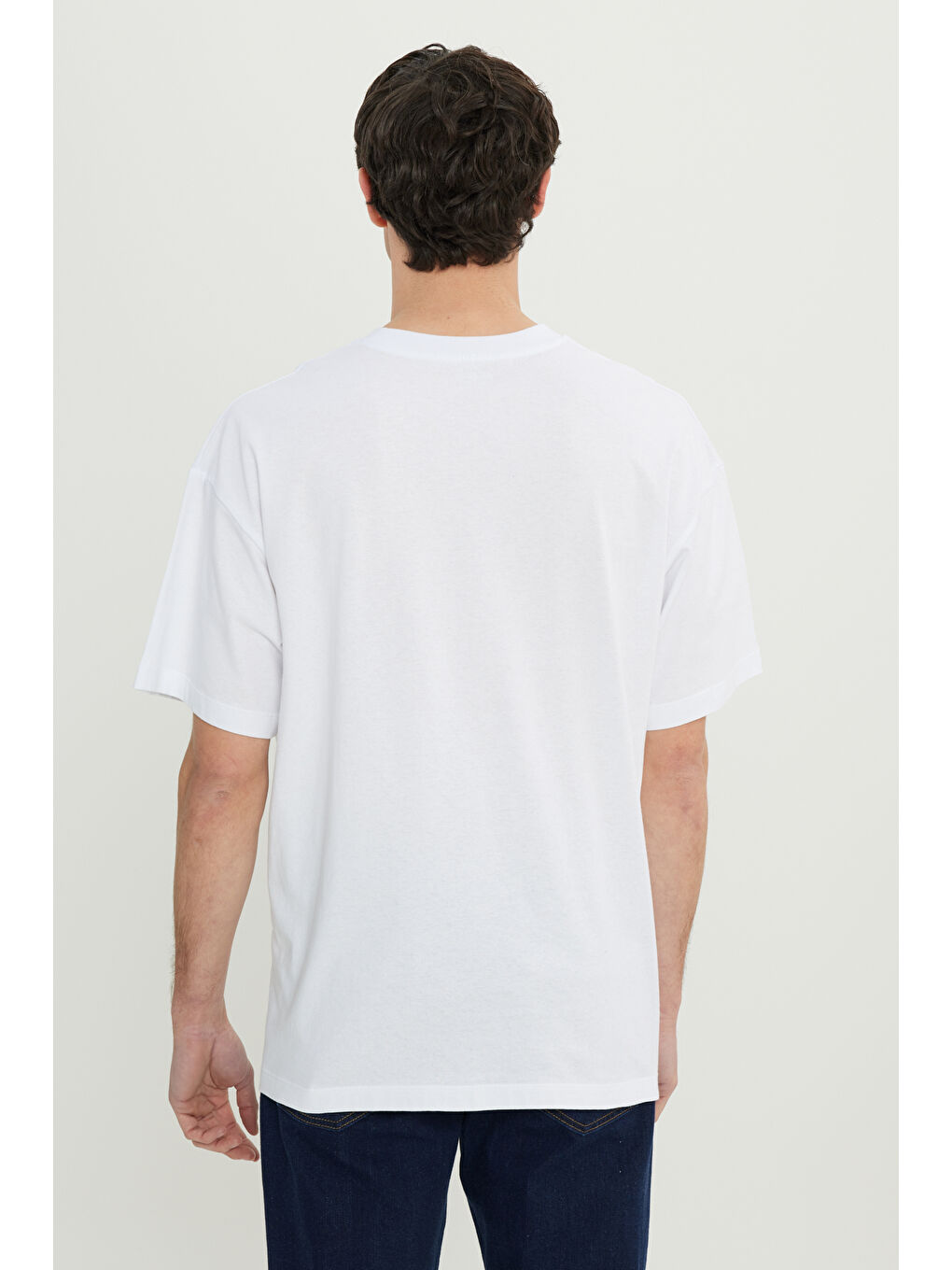 Erkek Beyaz %100 Pamuk Oversize Fit Rahat Kesim Bisiklet Yaka Baskılı Tişört-4