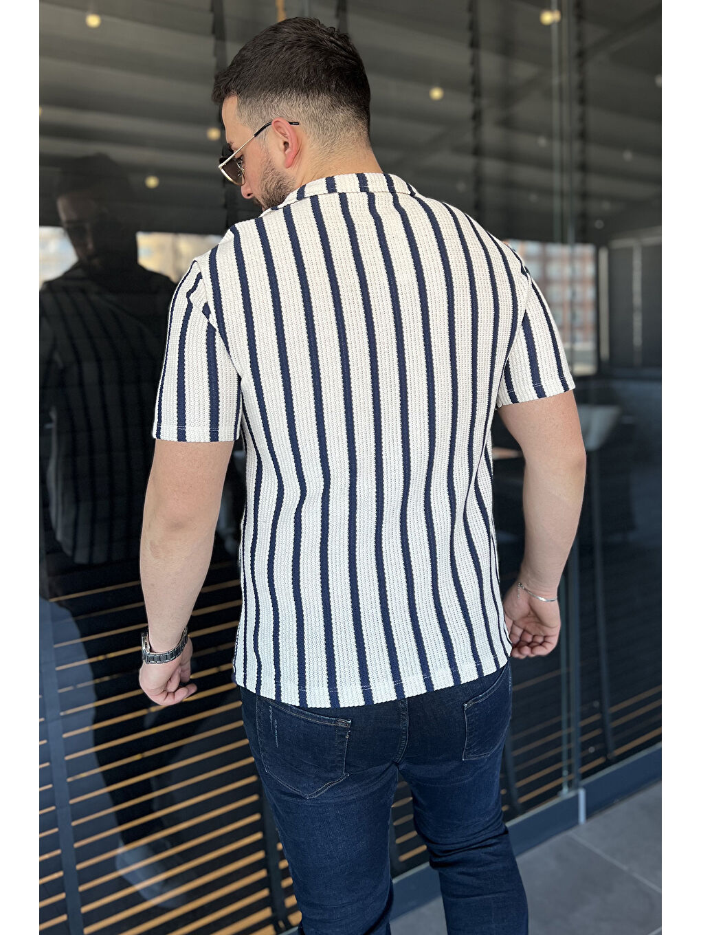 Ekru Erkek Devrik Yaka Ajurlu Çizgi Desenli Gömlek-2