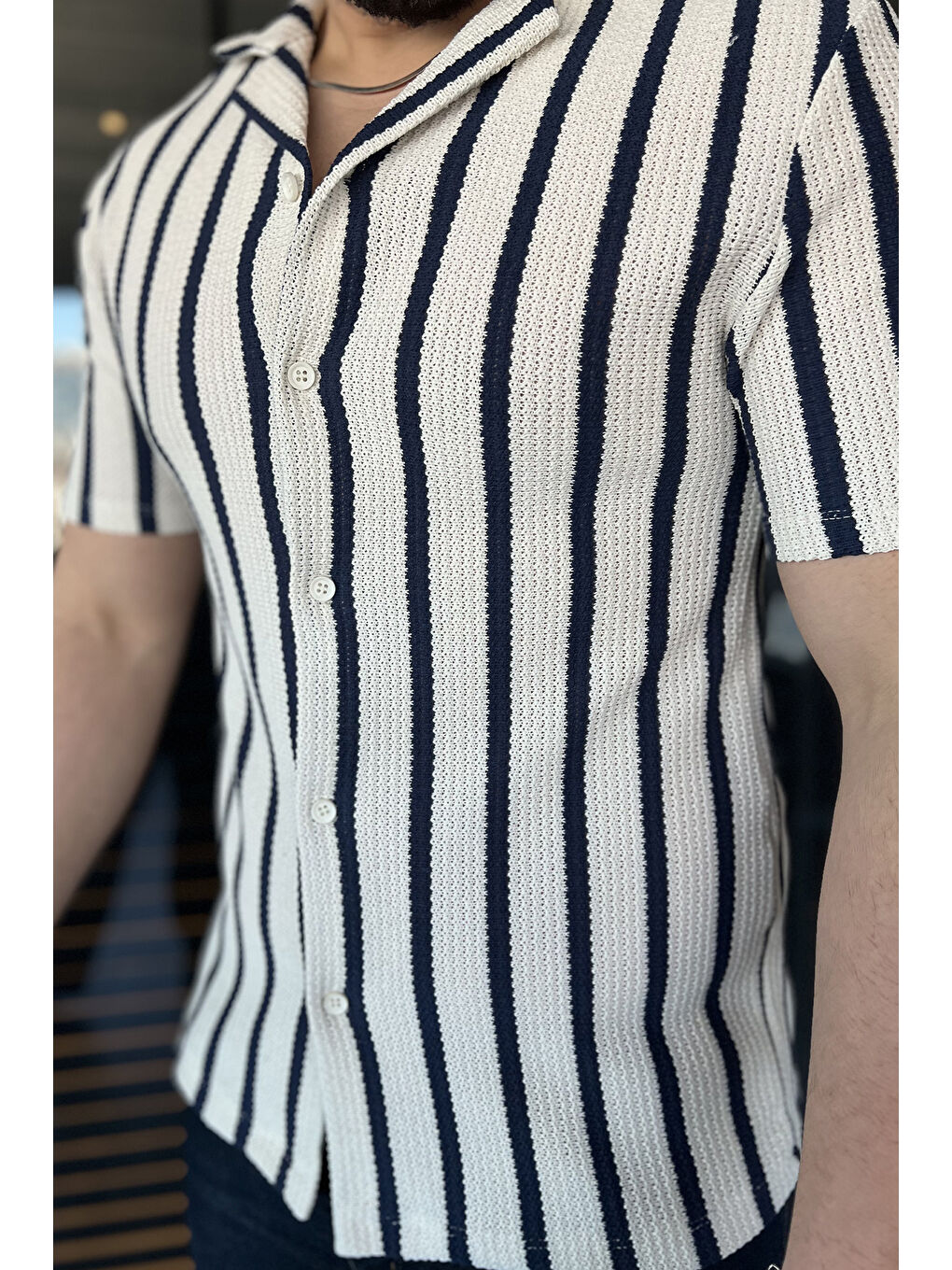 Ekru Erkek Devrik Yaka Ajurlu Çizgi Desenli Gömlek-3