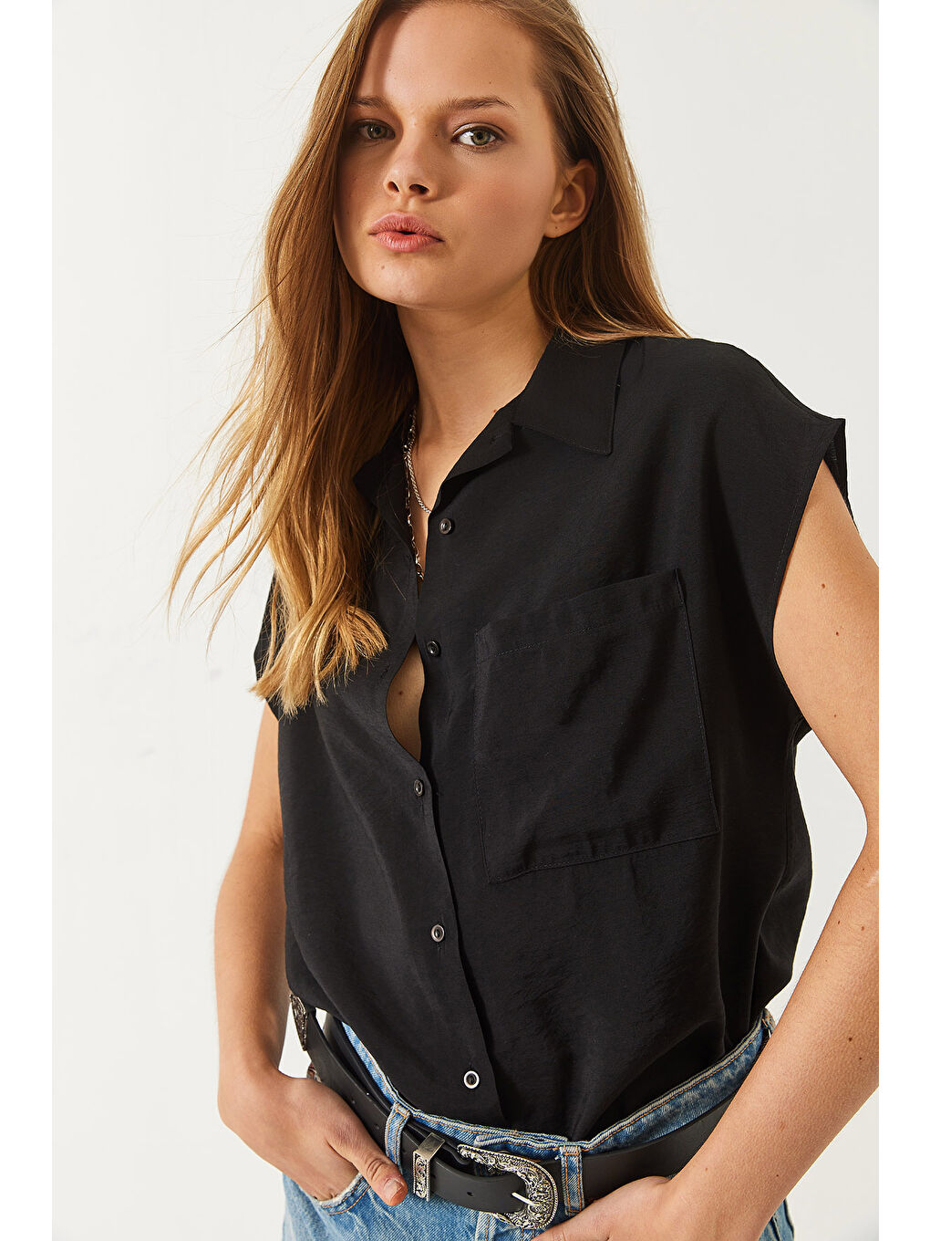 Siyah Kadın Kısa Kollu Tek Cepli Ayrobin Basic Gömlek-1