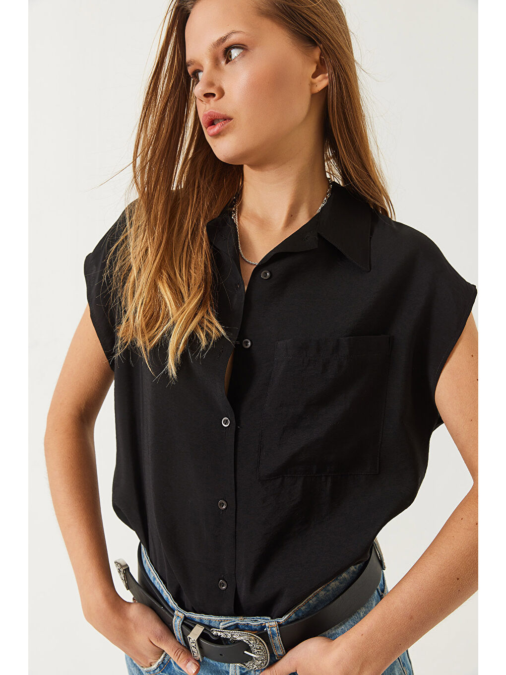 Siyah Kadın Kısa Kollu Tek Cepli Ayrobin Basic Gömlek-2