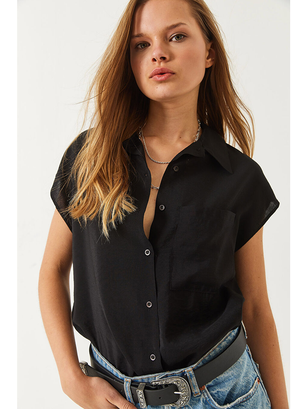 Siyah Kadın Kısa Kollu Tek Cepli Ayrobin Basic Gömlek-3