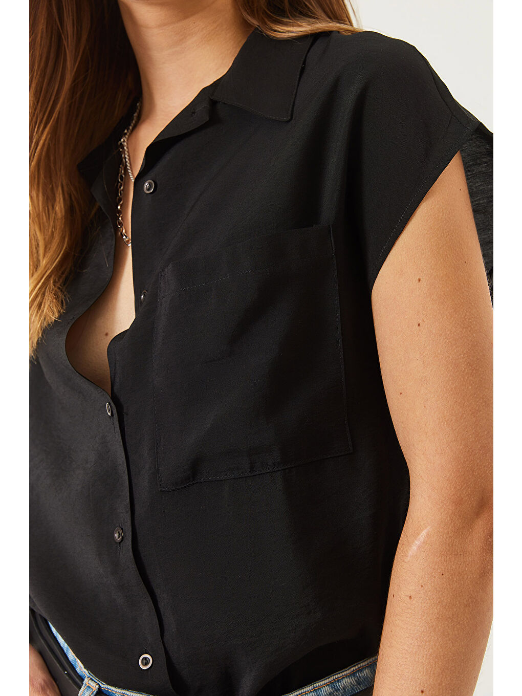 Siyah Kadın Kısa Kollu Tek Cepli Ayrobin Basic Gömlek-4