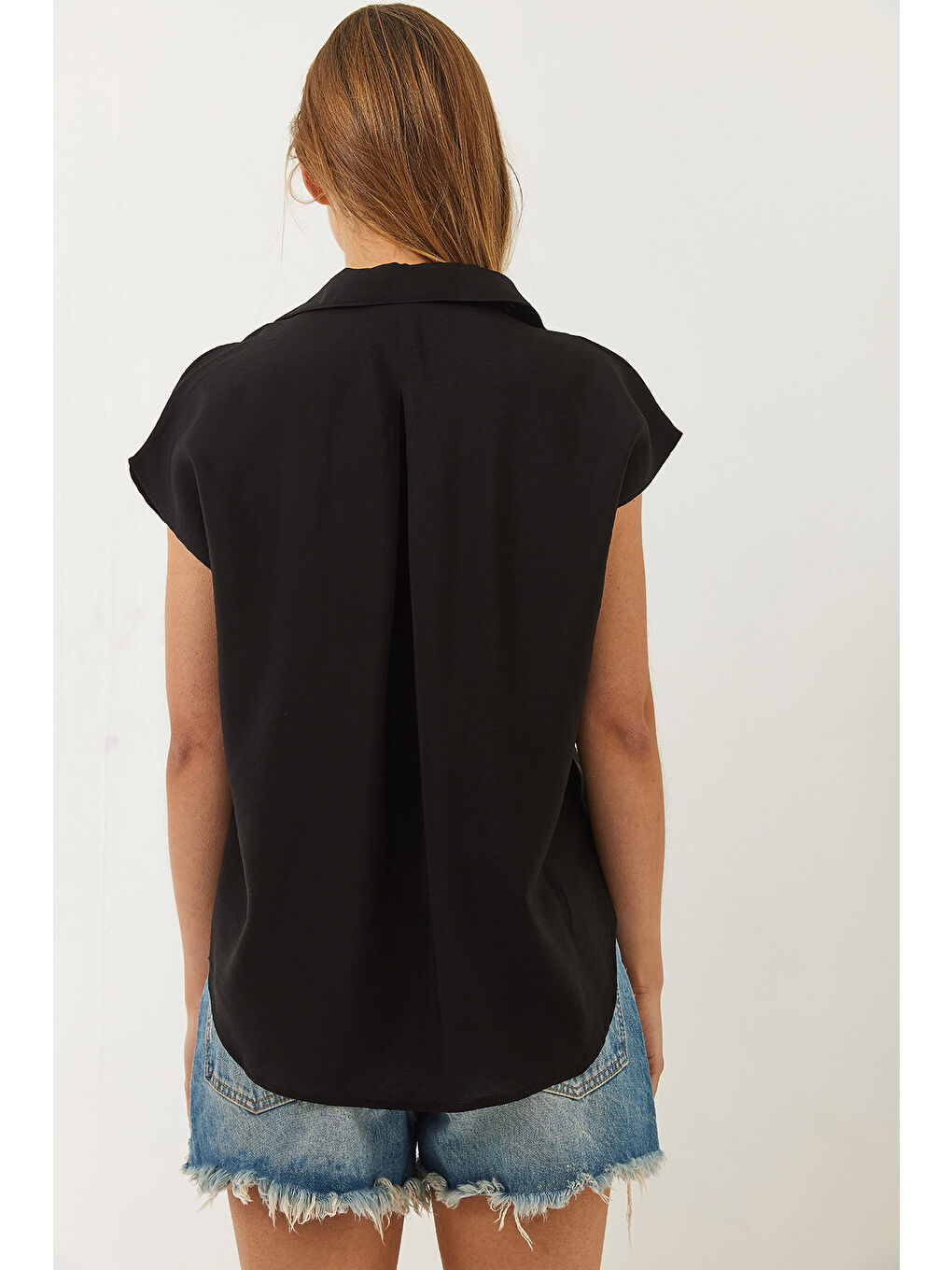 Siyah Kadın Kısa Kollu Tek Cepli Ayrobin Basic Gömlek-5