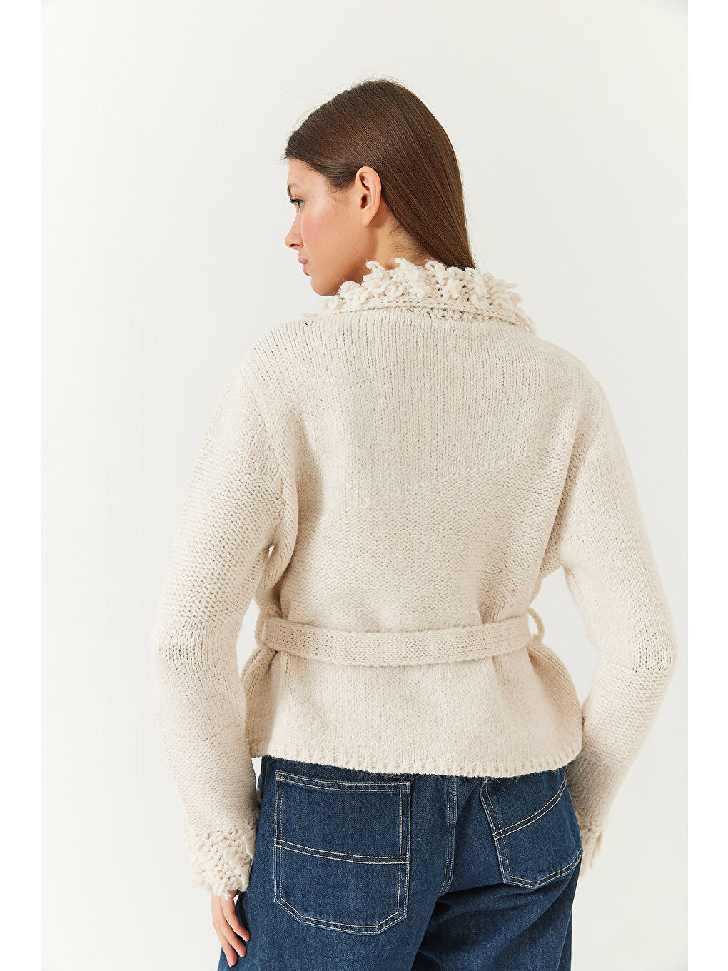 Ekru Kadın Yaka ve Kol Ucu Püsküllü Triko Hırka-5