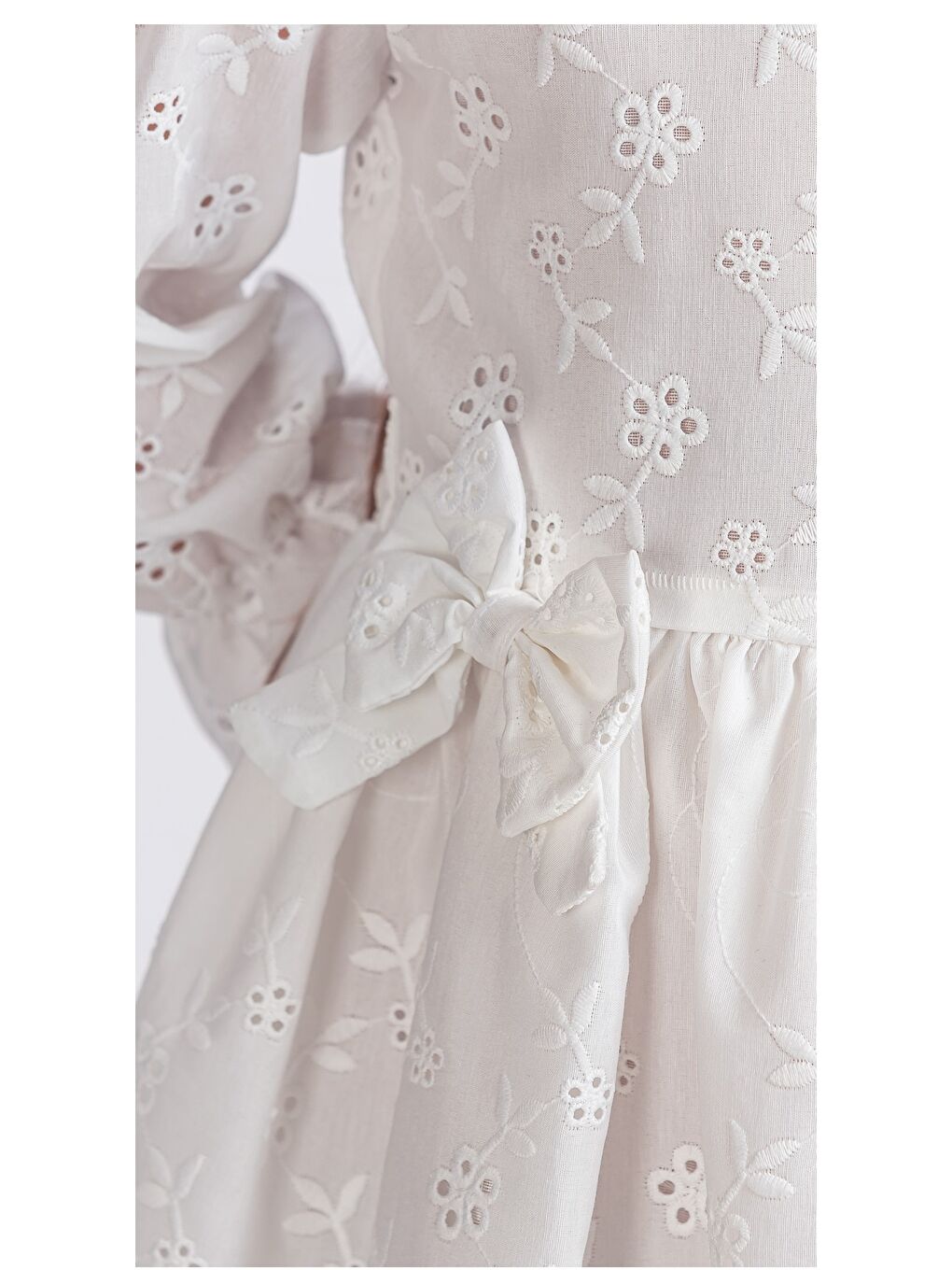 Beyaz Kız Çocuk Uzun Kollu Kolları Lastikli Gupürlü Kurdele Detaylı Elbise ELB.2774-3