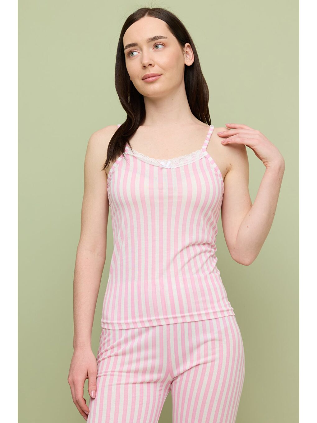 Pembe İnce Çizgili Askılı Dantelli Pijama Takımı-2