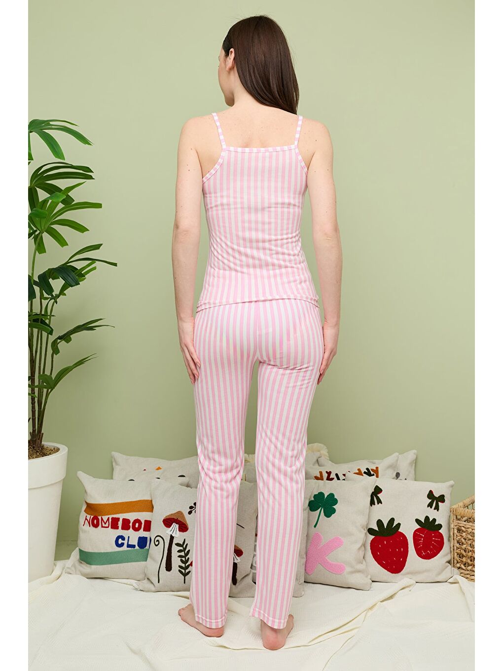 Pembe İnce Çizgili Askılı Dantelli Pijama Takımı-4