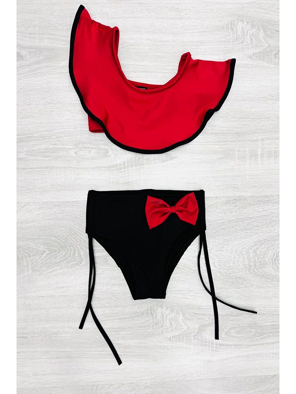Siyah Yarım Kol Fiyonklu Arkadan Bağlamalı Çocuk Bikini Takım
