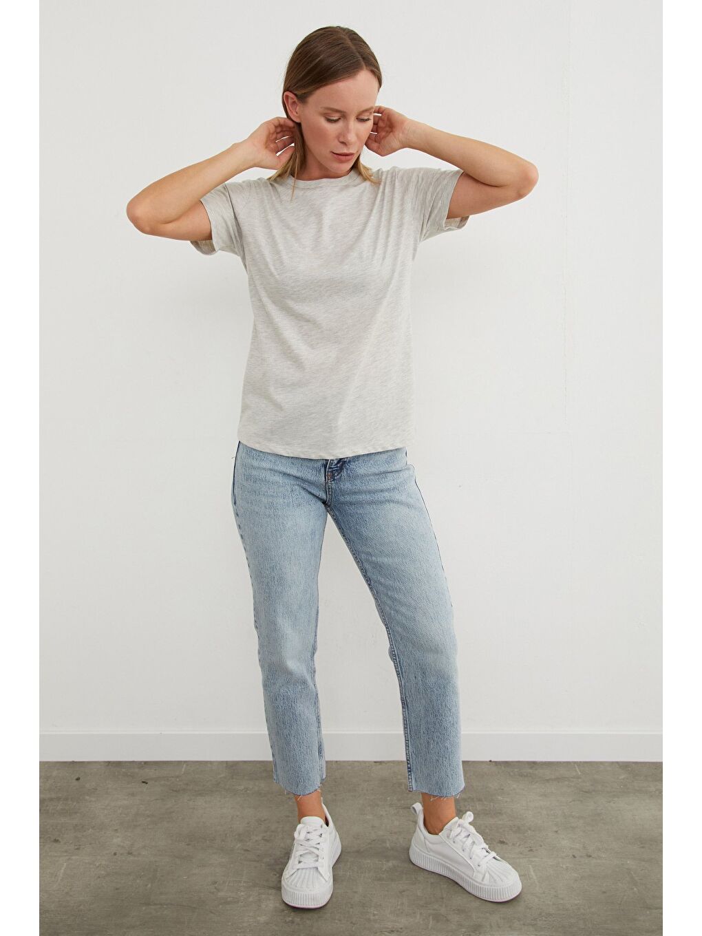 Gri Basic Bisiklet Yaka Tişört-3