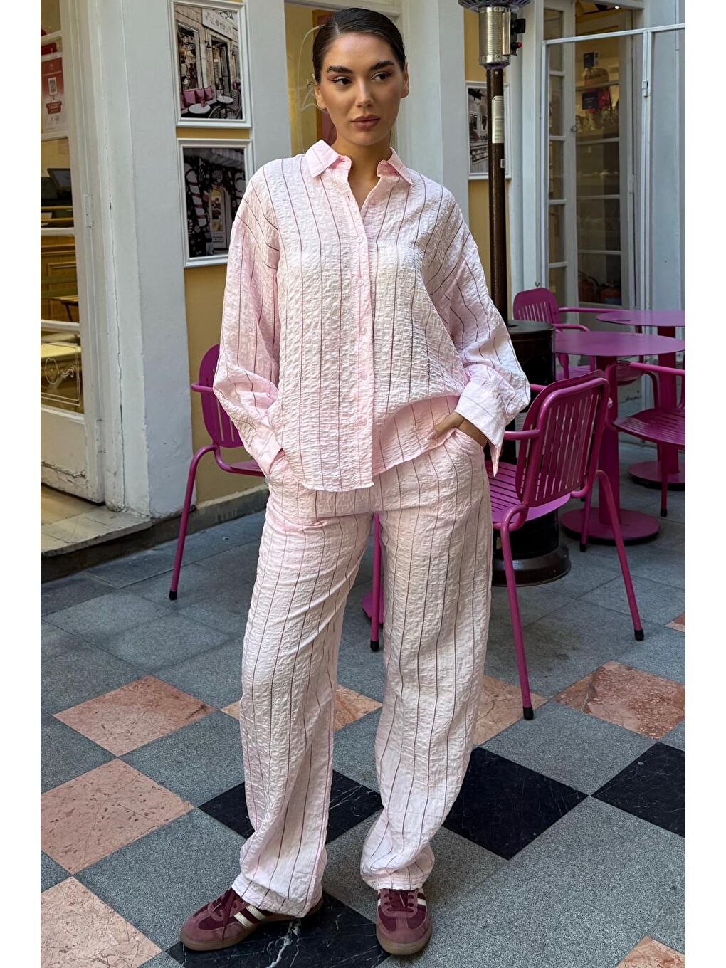 Pembe Transparan Relax Fit Çizgili Takım Mg2740