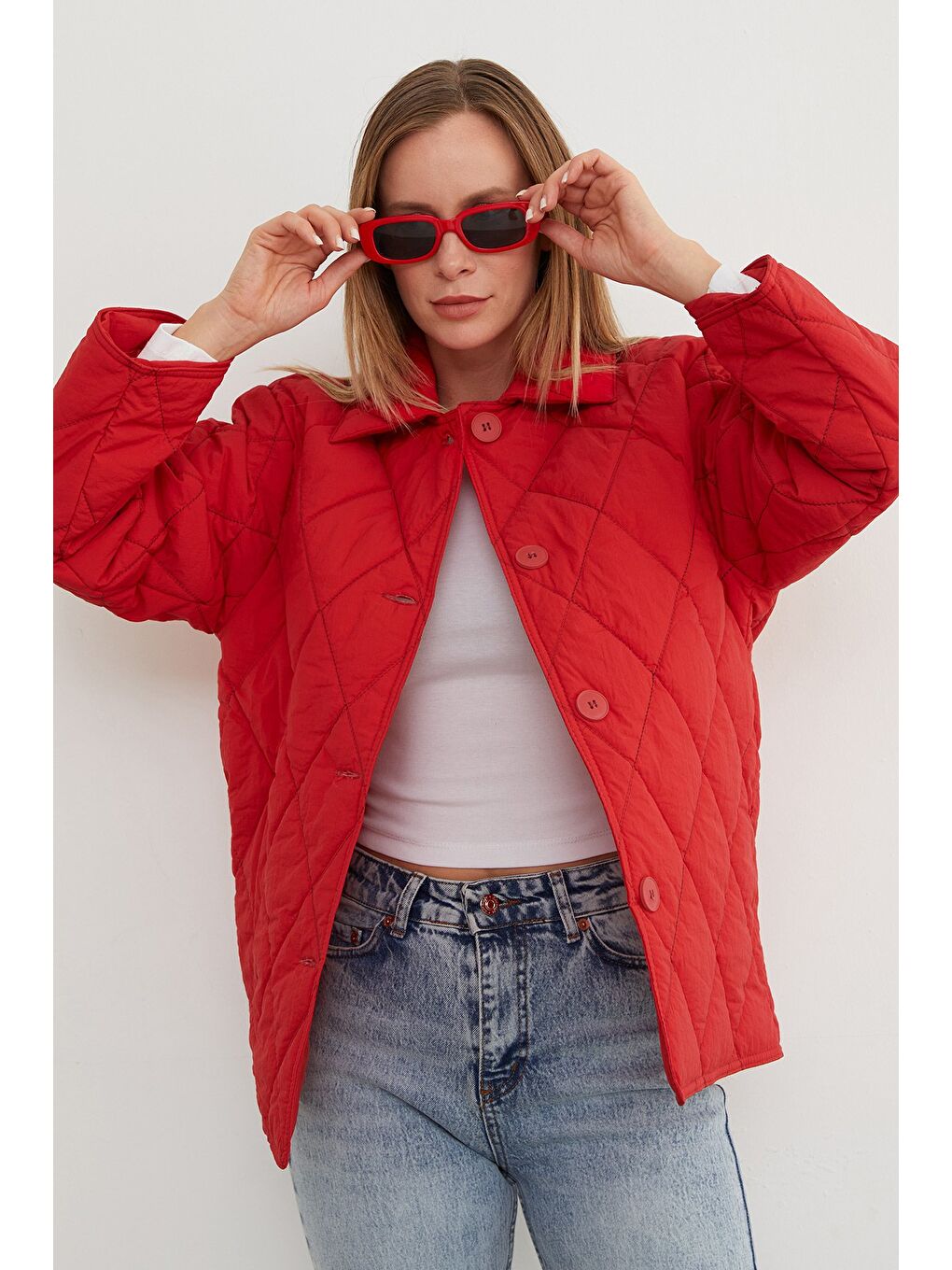 Kırmızı Baklava Desen Kapitone Oversize Düğmeli Mont-1