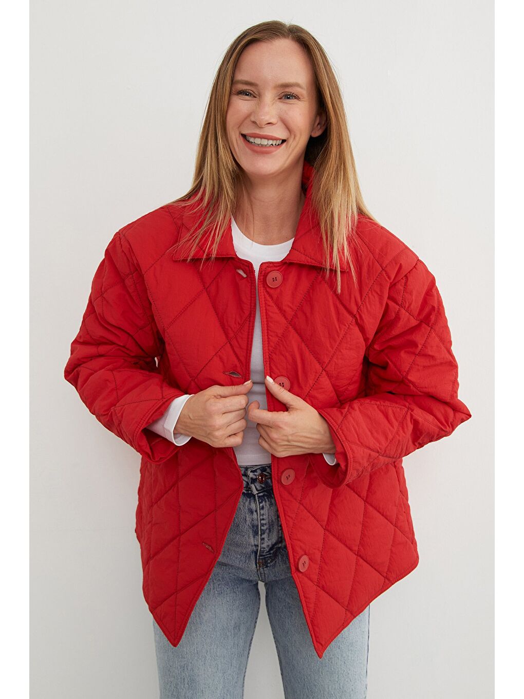 Kırmızı Baklava Desen Kapitone Oversize Düğmeli Mont-3