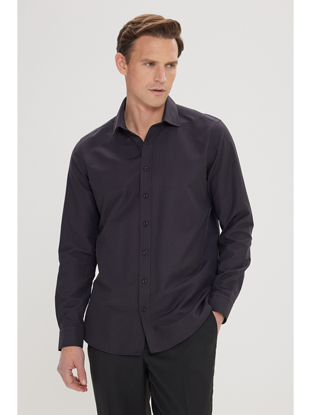 Erkek Siyah Pamuklu Slim Fit Dar Kesim Çizgili Klasik Yaka Gömlek