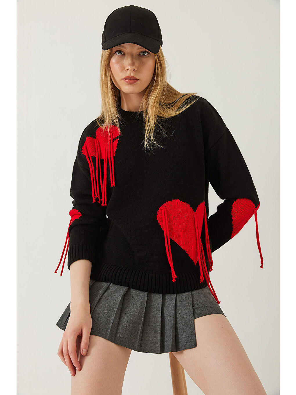 Siyah Kadın Kalpli Saçaklı Triko Kazak-6