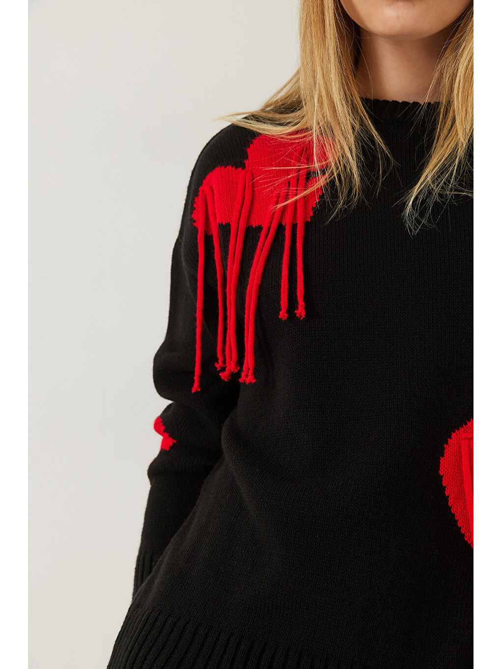 Siyah Kadın Kalpli Saçaklı Triko Kazak-7