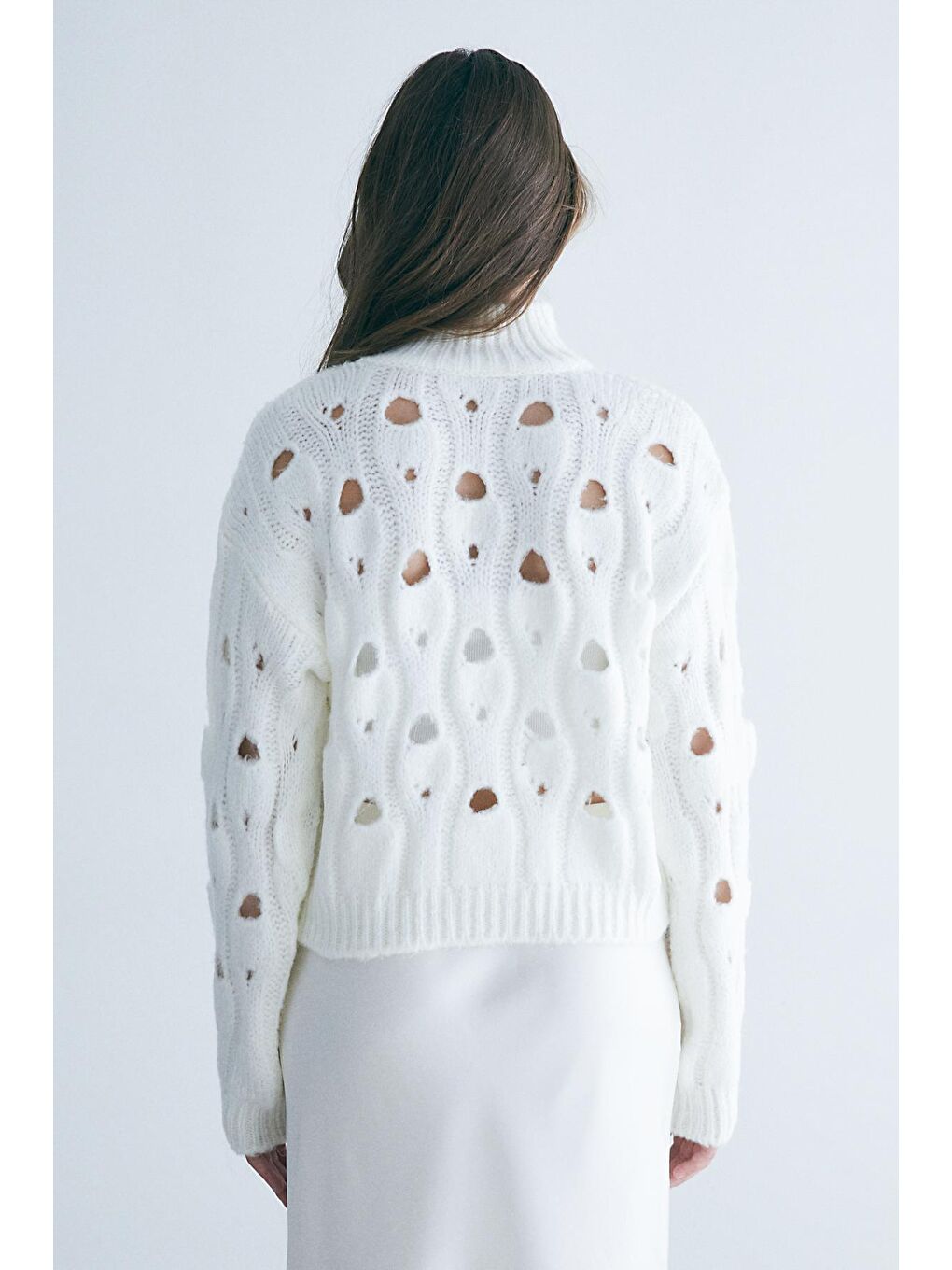 Ekru Dik Yakali Delik Jakar Detaylı Kazak-4