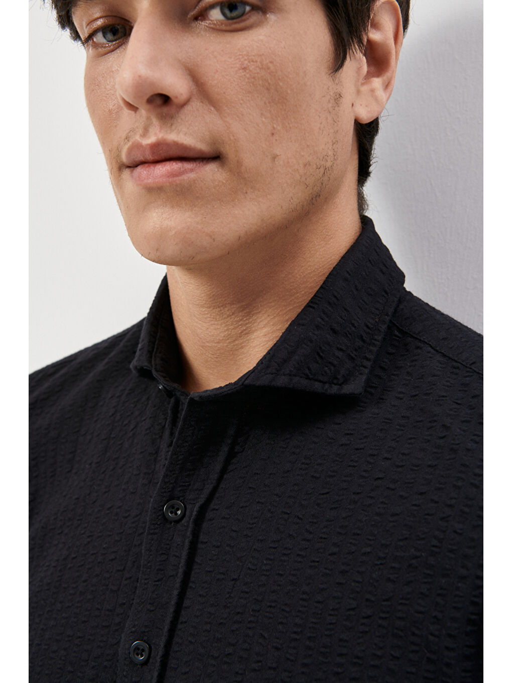 Erkek Siyah Slim Fit Dar Kesim İtalyan Yaka %100 Pamuk Gofre Gömlek-2