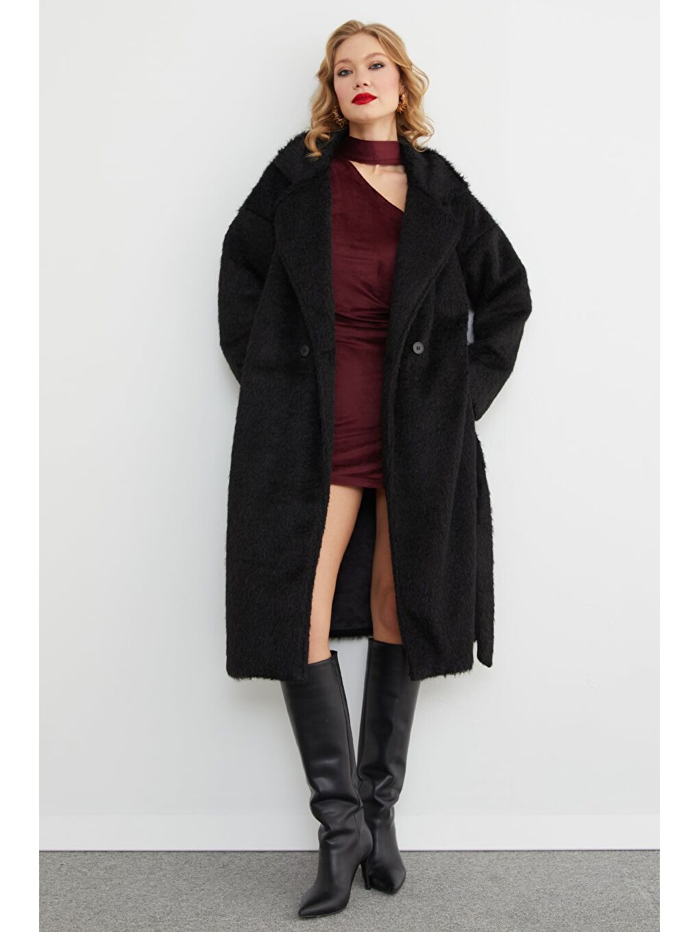 Siyah Cepli Kruvaze Yaka Pelüş Kaban