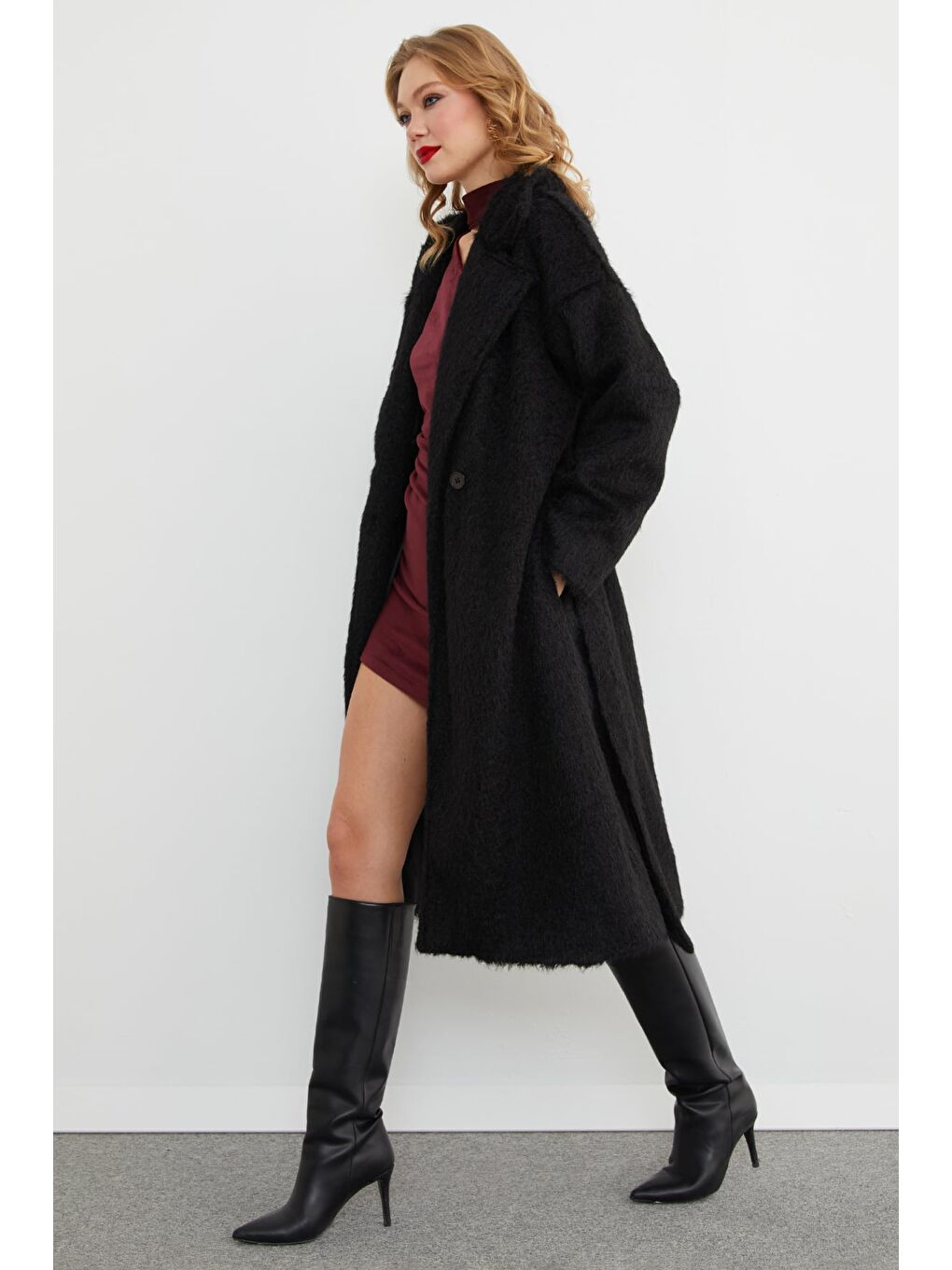 Siyah Cepli Kruvaze Yaka Pelüş Kaban-2