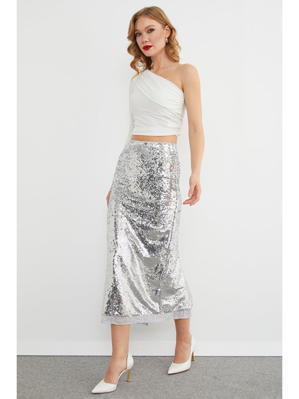 Gri Şifon Detaylı Yırtmaçlı Pul Payet Maxi Etek-1