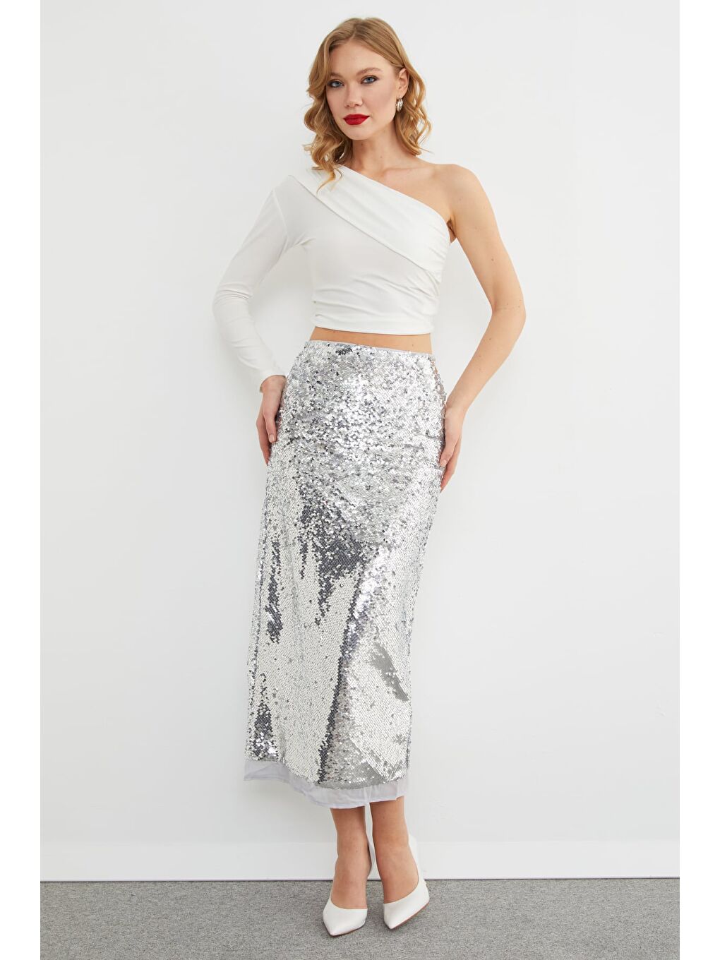 Gri Şifon Detaylı Yırtmaçlı Pul Payet Maxi Etek-2