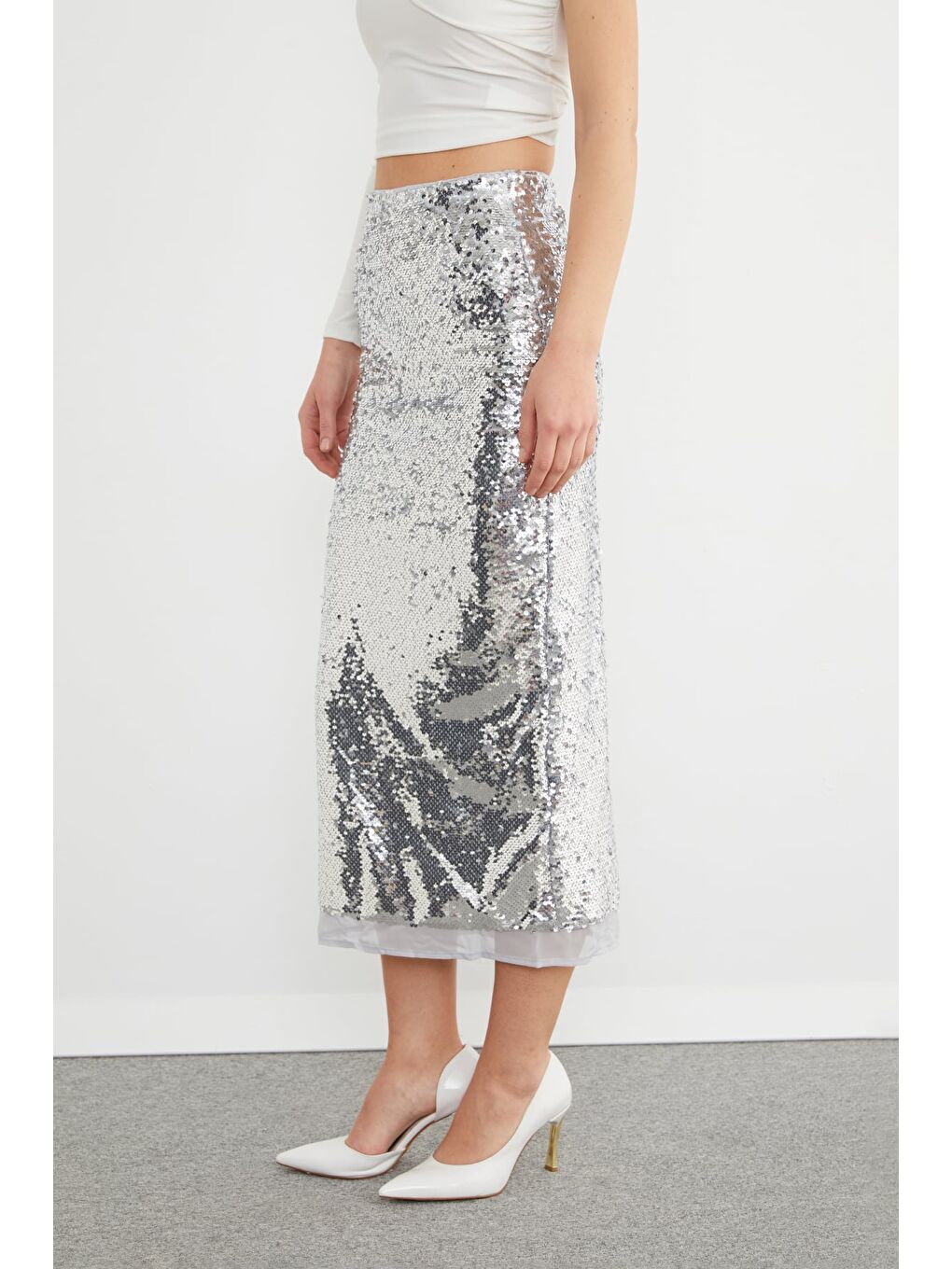 Gri Şifon Detaylı Yırtmaçlı Pul Payet Maxi Etek-4