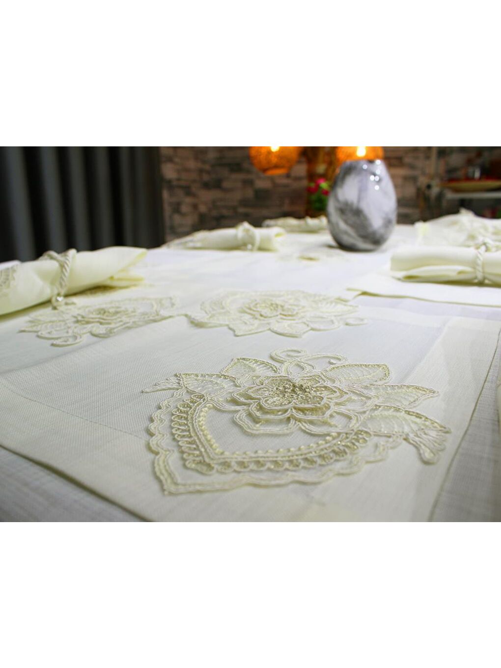 Ekru Fransız Dantelli El İşi Menekşe 34 Parça Amerikan Servis Seti Krem