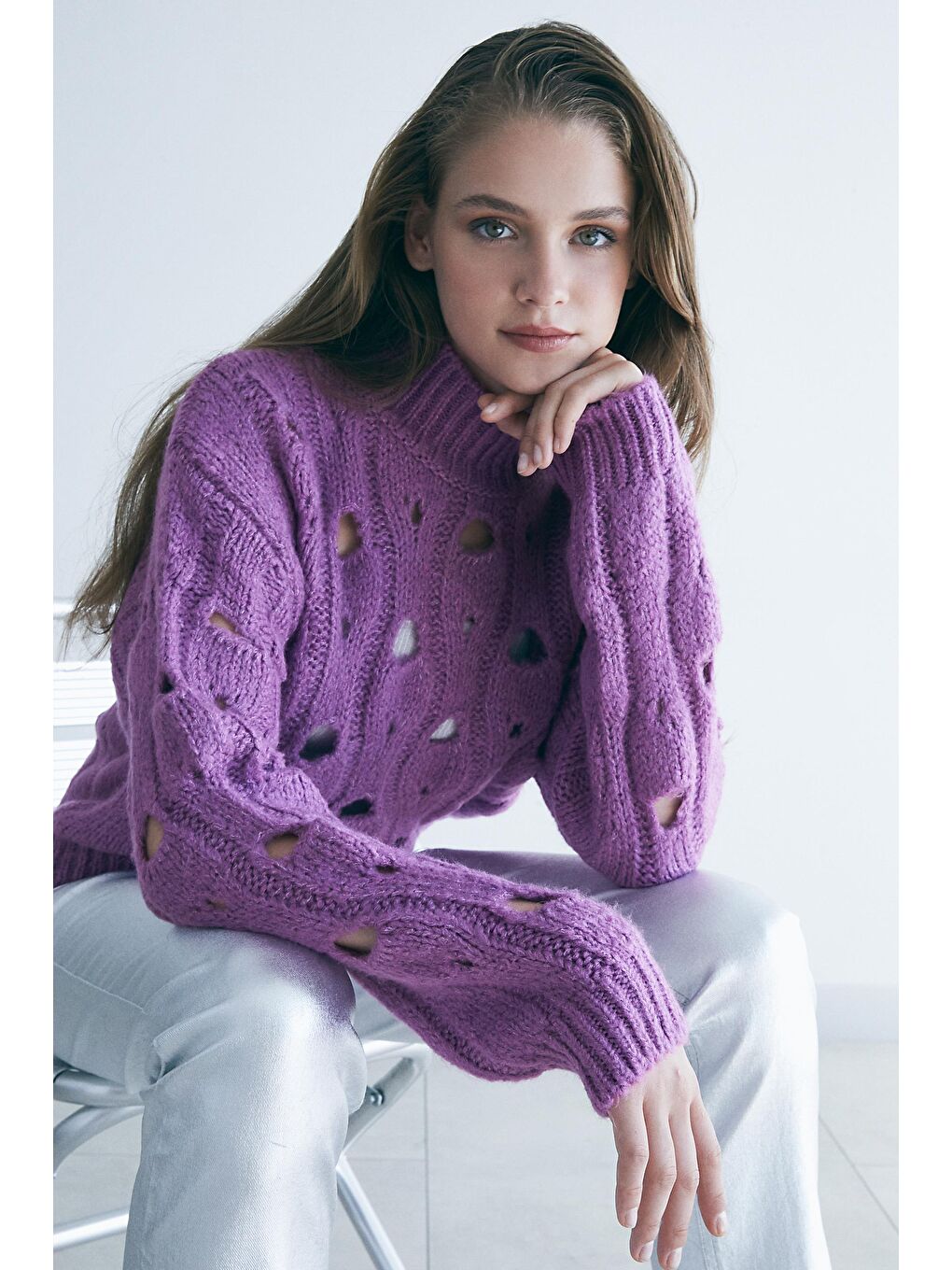 Mor Dik Yakali Delik Jakar Detaylı Kazak