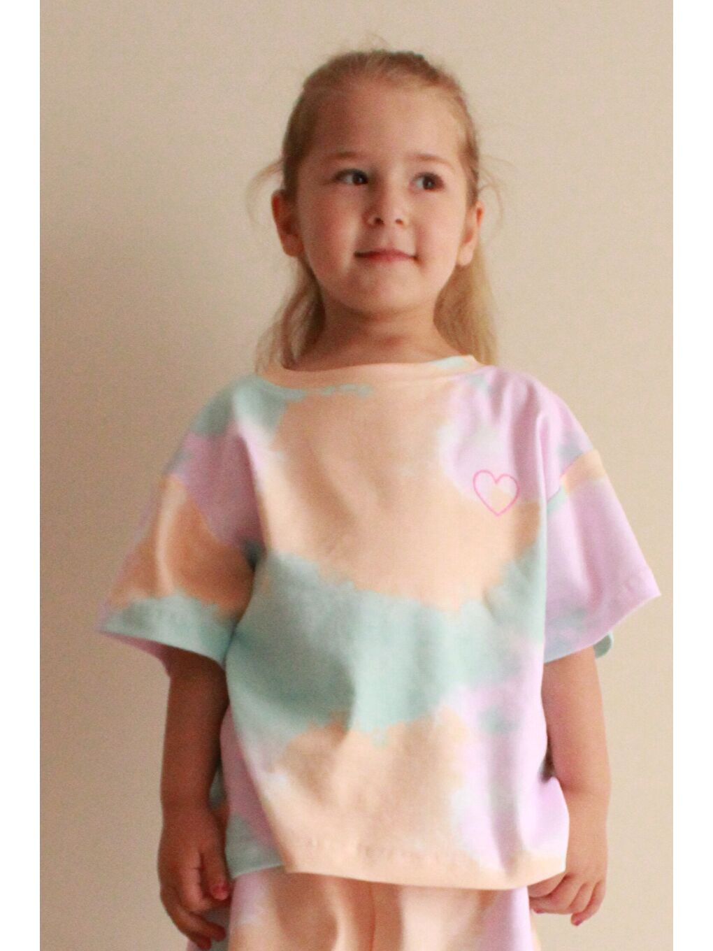Karışık Batik Desenli Kalp Nakışlı Çocuk T-shirt-1