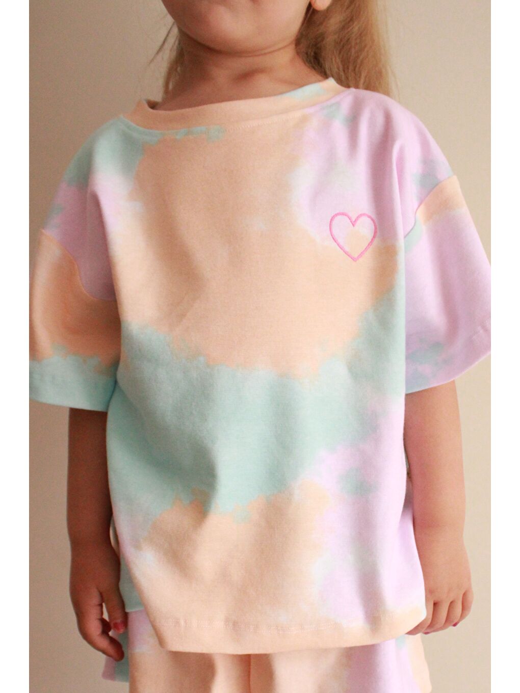 Karışık Batik Desenli Kalp Nakışlı Çocuk T-shirt-2