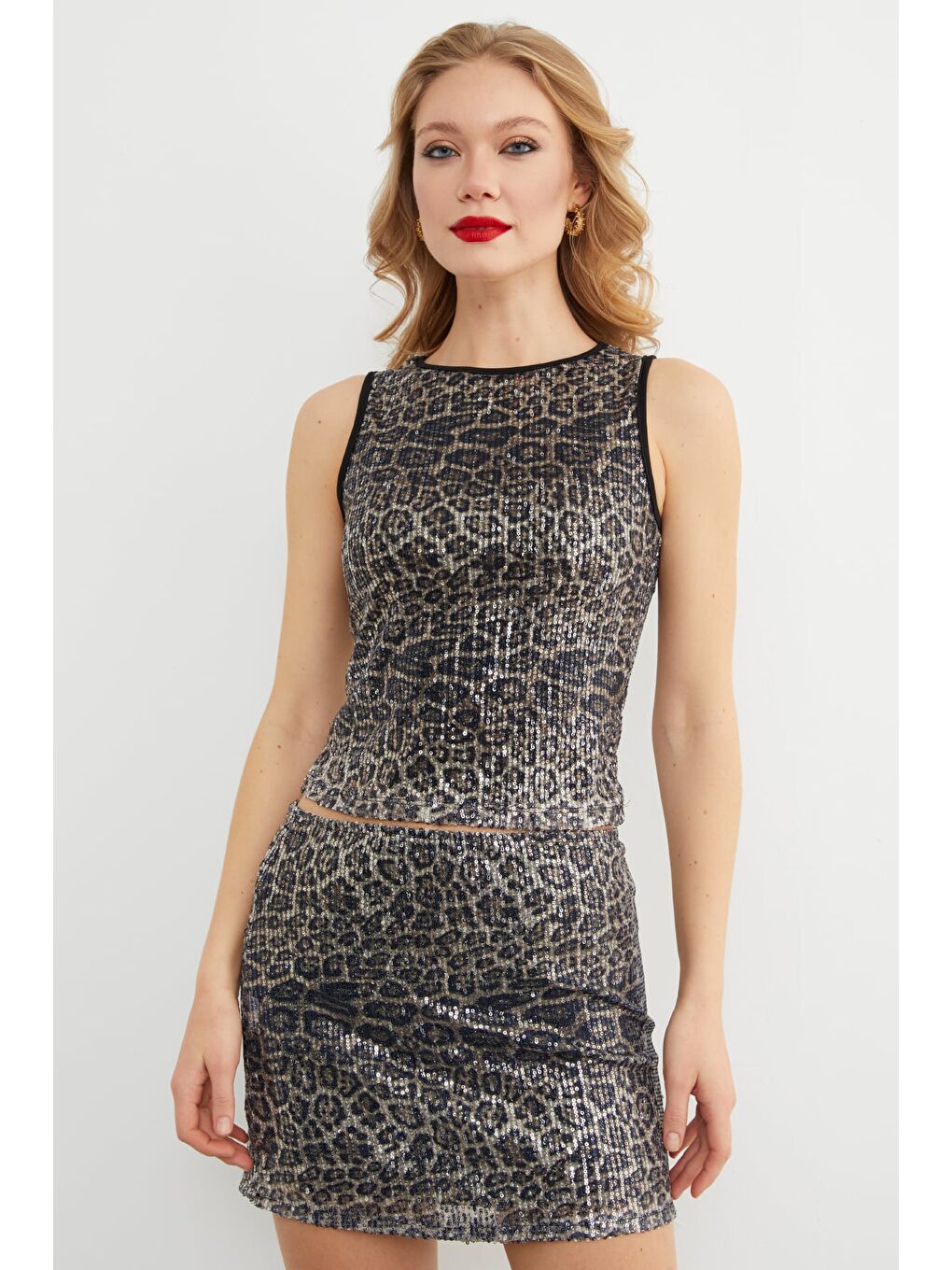Kahverengi Leopar Desenli Pul Payet Bluz