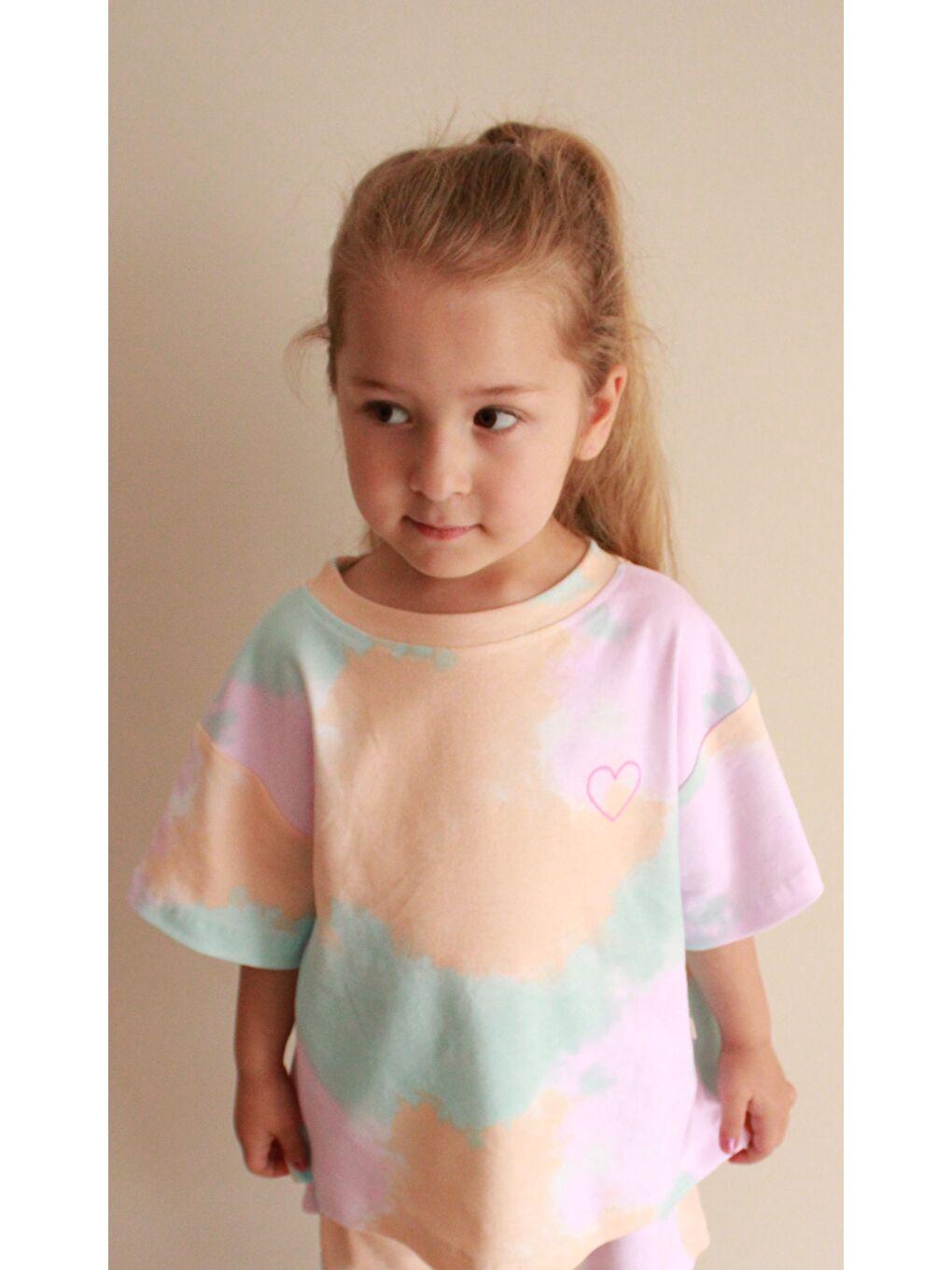 Karışık Batik Desenli Kalp Nakışlı Çocuk T-shirt-3