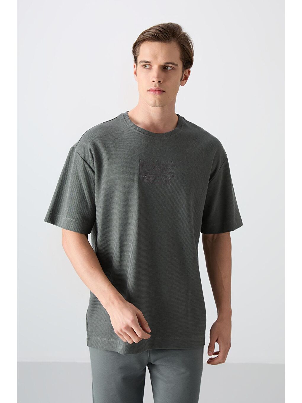 Haki Pamuklu Kalın Yüzeyi Dokulu Oversize Fit Baskılı Erkek Tişört - 88336