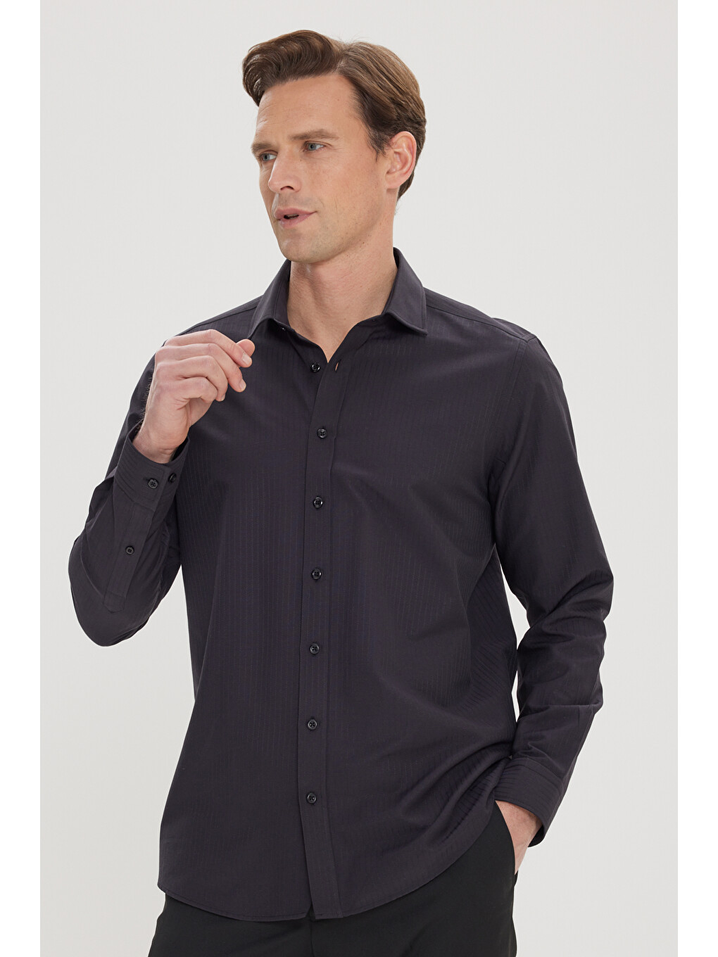 Erkek Siyah Pamuklu Slim Fit Dar Kesim Çizgili Klasik Yaka Gömlek-4