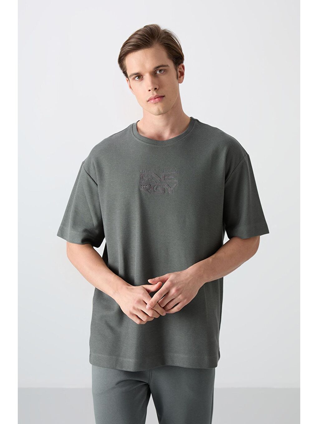 Haki Pamuklu Kalın Yüzeyi Dokulu Oversize Fit Baskılı Erkek Tişört - 88336-3